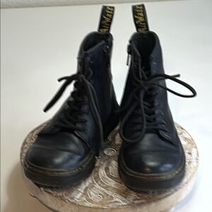 DOC MARTENS BLACK AIR WAIR BOOTS KIDS SIZE 12 UNISEX